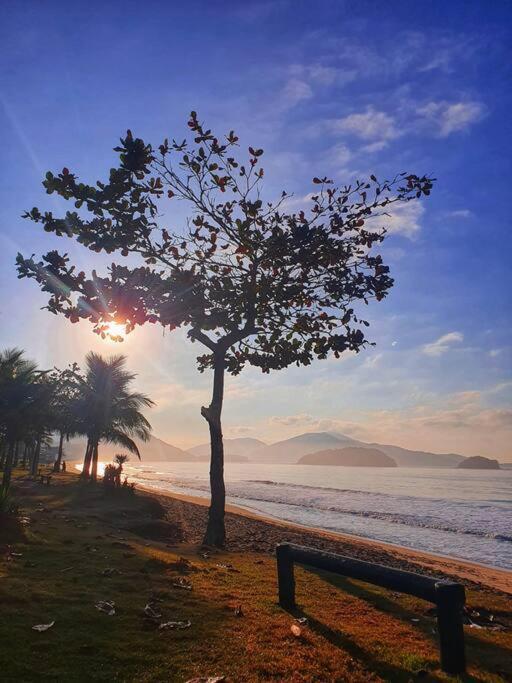 100Mts Da Praia Com Churrasqueira, Piscina E Wi-Fi Caraguatatuba Ngoại thất bức ảnh