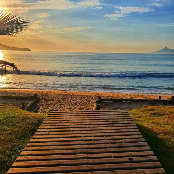 100Mts Da Praia Com Churrasqueira, Piscina E Wi-Fi Caraguatatuba Ngoại thất bức ảnh